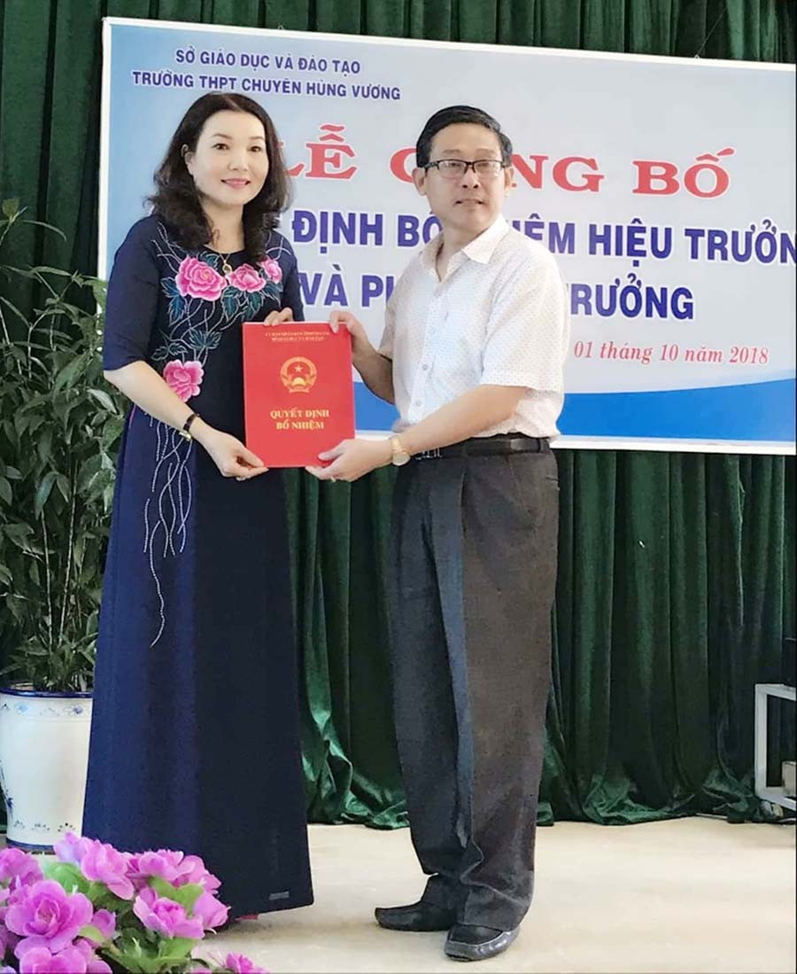 Bà Lê Thị Thu giữ chức vụ Hiệu Trưởng Trường THPT chuyên Hùng Vương. Ảnh: Trà Hương Bà Lê Thị Thu giữ chức vụ Hiệu Trưởng Trường THPT Chuyên Hùng Vương. Ảnh: Trà Hương