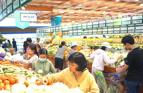 Giá xăng tăng sẽ tác động đến giá hàng hóa thiết yếu vào cuối năm  Giá xăng tăng sẽ tác động đến giá hàng hóa thiết yếu vào cuối năm
