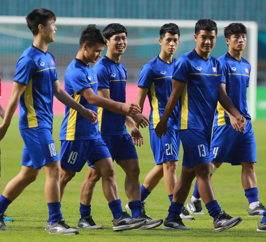  và những gì đang diễn ra ở tuyển Việt Nam lúc này, rất giống với lần đầu tiên lên ngôi AFF Cup cách đây 10 năm để người hâm mộ đang vô cùng hy vọng...