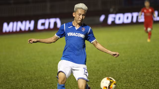 Nghiêm Xuân Tú thi đấu khá hay bên cánh phải, nhưng đội tuyển hiện có khá nhiều tiền vệ xuất sắc, đá cùng vị trí với Xuân Tú (ảnh: Trọng Vũ)