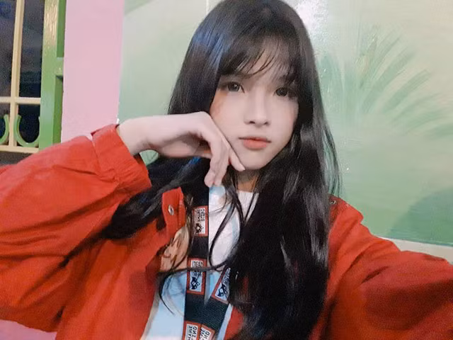 Mái tóc từng khá dài của Hà giang