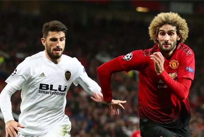 M.U nhận án phạt từ UEFA vì đến trễ trong trận đấu với Valencia.