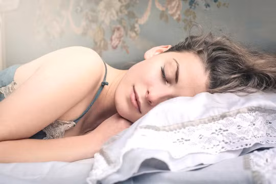 Giấc ngủ giúp cân bằng các hormone kiểm soát sự thèm ăn - ảnh minh họa