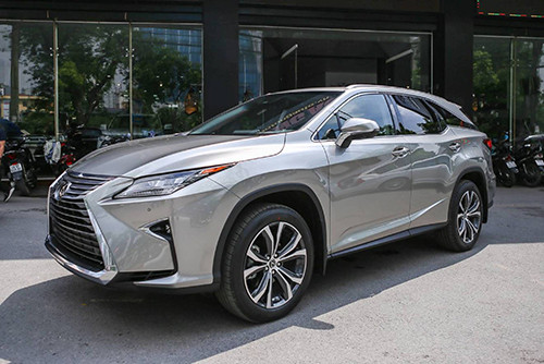  Lexus RX 350L từng được nhập về bởi một showroom tư nhân hồi tháng 5. 