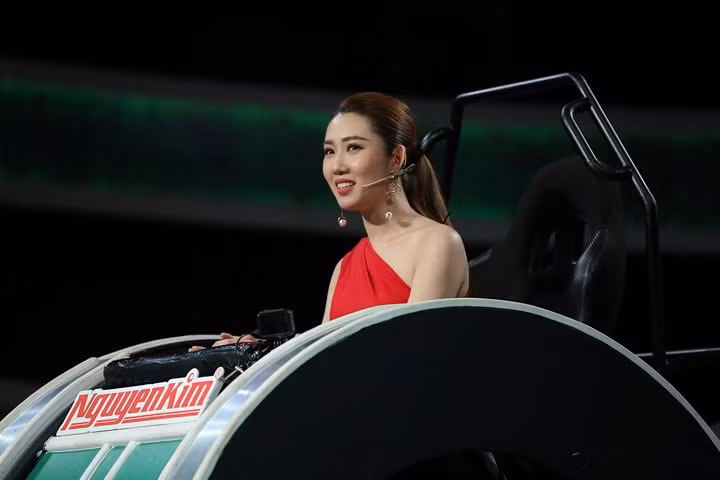 Hân của “Gạo nếp gạo tẻ” cho biết cô từng có một khoảng thời gian cô chưa định hình được phong cách, khiến cô bị lỗi trong lựa chọn trang phục, make up mỗi khi xuất hiện.