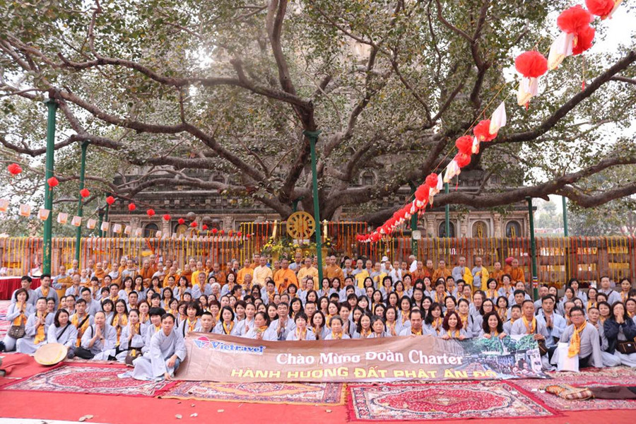 Ấn Độ: Trong đạo Phật, hành hương giữ vai trò quan trọng với đời sống tâm linh của người Phật tử. Để giúp du khách thuận tiện hơn trong hành trình hành hương về miền đất Phật Ấn Độ, từ năm 2017, Vietravel đã liên tục triển khai chương trình du lịch thuê bao nguyên chuyến bay thẳng tới Bồ Đề đạo tràng.