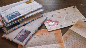  Ngày còn bé, tôi được ba dạy cho cách chơi trò gửi thư đến tương lai. (ảnh nguồn internet)