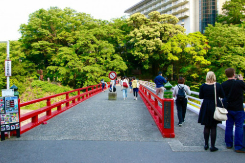 Cầu Ajisai Bashi như trải dài bất tận. Ảnh: Matchajapan. Cầu Ajisai Bashi như trải dài bất tận. Ảnh: Matchajapan.