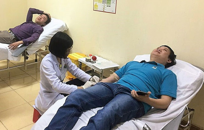 Hai anh Hùng và Quân vượt hơn 200 km trong đêm để hiến máu tại Hà Tĩnh