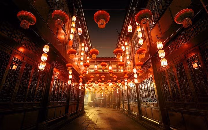  Phố Jinli tại thành phố Thành Đô của Trung Quốc chăng đèn lồng rực rỡ quanh năm. Nhưng thời điểm đẹp nhất tại Jinli là dịp Tết cổ truyền của Trung Quốc.