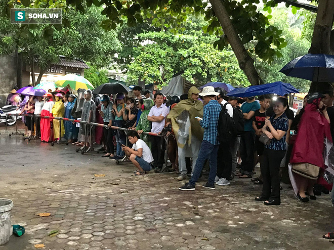 Lính bắn tỉa được bố trí ở quanh khu vực diễn ra sự việc