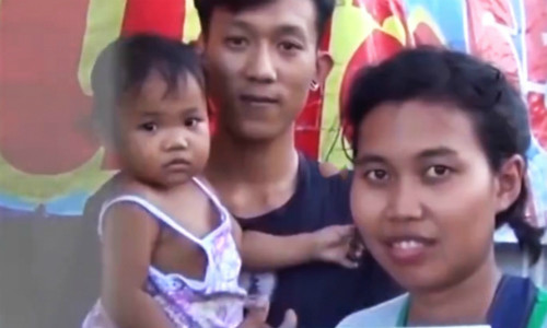 Cô bé mang may mắn cho gia đình. Ảnh: Thecoverage.