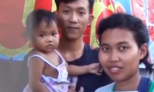 Cô bé mang may mắn cho gia đình. Ảnh: Thecoverage.