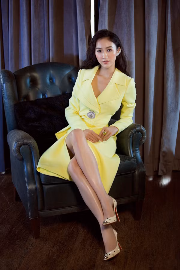 Sự đa dạng màu sắc, từ nhẹ nhàng tới nổi bật giúp người đẹp biến hóa hình ảnh linh hoạt.