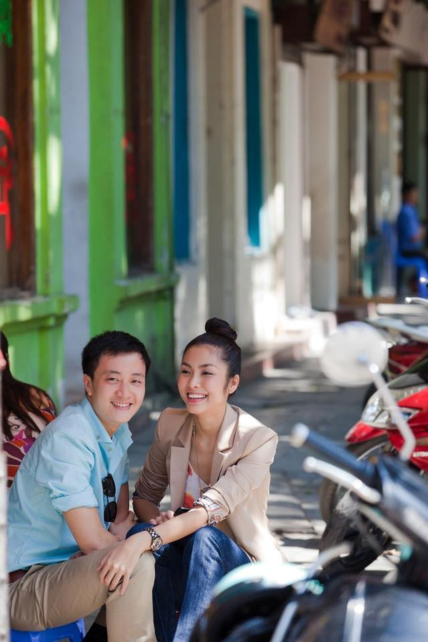 Chia sẻ bộ ảnh về trang cá nhân của mình, diễn viên Lương Mạnh Hải viết: "Hồi đấy chụp báo nào cũng bắt 2 đứa phải cười". Chia sẻ bộ ảnh về trang cá nhân của mình, diễn viên Lương Mạnh Hải viết: