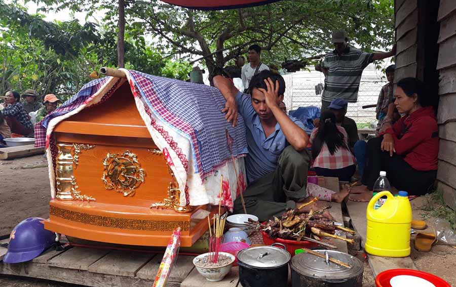 Gia đình đang tổ chức tang lễ cho chị Nhá. Ảnh: Văn Ngọc