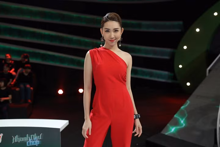  Thúy Ngân cho biết thời gian qua cô tích cực học hỏi, đọc nhiều sách, tạp chí thời trang để đầu tư, thay đổi cho phong cách riêng mỗi khi xuất hiện trước công chúng.