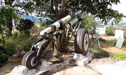 Một bộ phận của máy bay được ông Hoan vớt dưới Biển Hồ lên