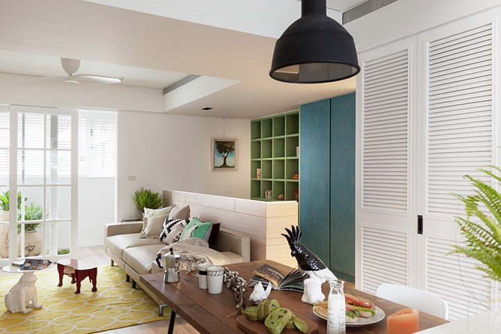 Chiếc quạt trần làm mát cho cả phòng khách lẫn nhà bếp và phòng ăn. Chiếc quạt trần làm mát cho cả phòng khách lẫn nhà bếp và phòng ăn.