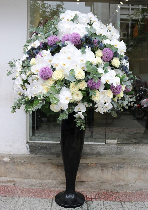 Bình hoa 70 triệu đồng này thuộc sở hữu của một đại gia ở quận 7 Bình hoa 70 triệu đồng này thuộc sở hữu của một đại gia ở quận 7