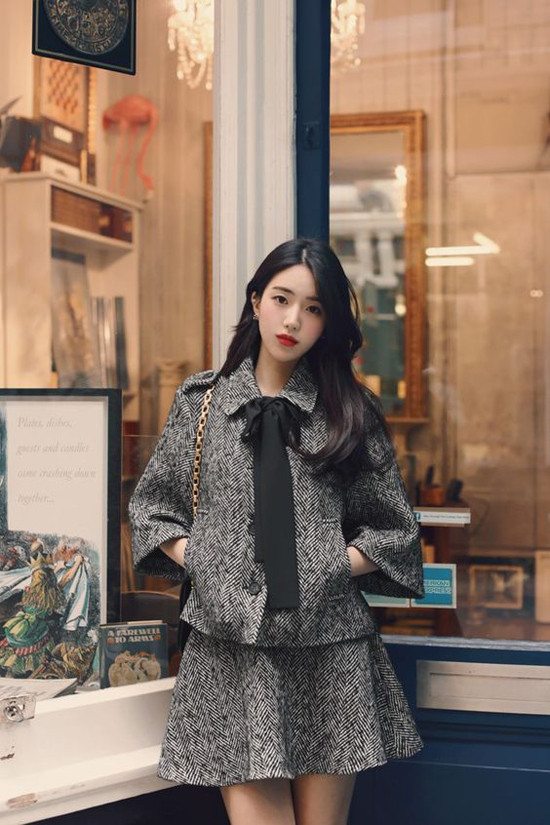 Vải tweed, vải bố, vải thô với độ dày vừa phải là các chất liệu lý tưởng để chưng diện ở mùa này. Chúng mang đến sự sang trọng và luôn tạo cảm giác ấm áp. Vải tweed, vải bố, vải thô với độ dày vừa phải là các chất liệu lý tưởng để chưng diện ở mùa này. Chúng mang đến sự sang trọng và luôn tạo cảm giác ấm áp.