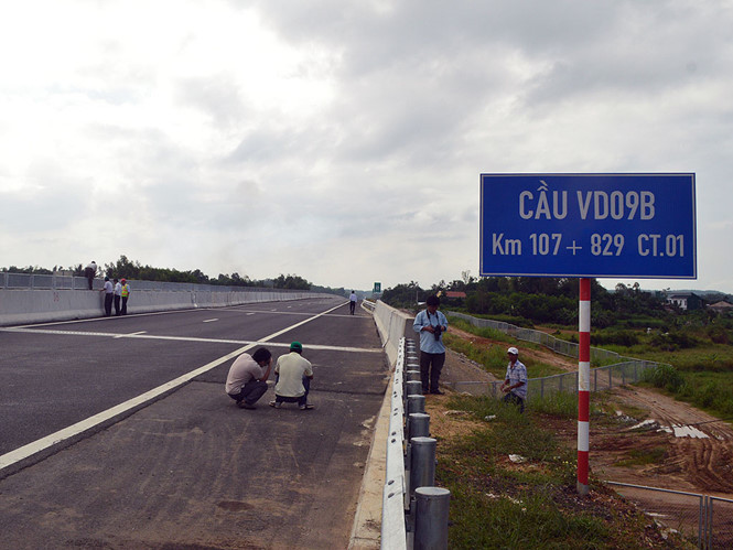 Sau gần 2 tháng thông xe, cầu VD09B trên cao tốc Đà Nẵng - Quảng Ngãi đã bị thấm dột