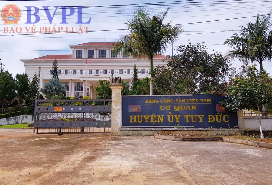 Trụ sở Huyện ủy Tuy Đức nơi Bí thư và nguyên Bí thư cùng nhiều cán bộ trong quá trình công tác để xảy ra nhiều sai phạm nghiêm trọng, vừa bị UBKT Tỉnh ủy kỷ luật và đề nghị kỷ luật. Ảnh: Chính Cương