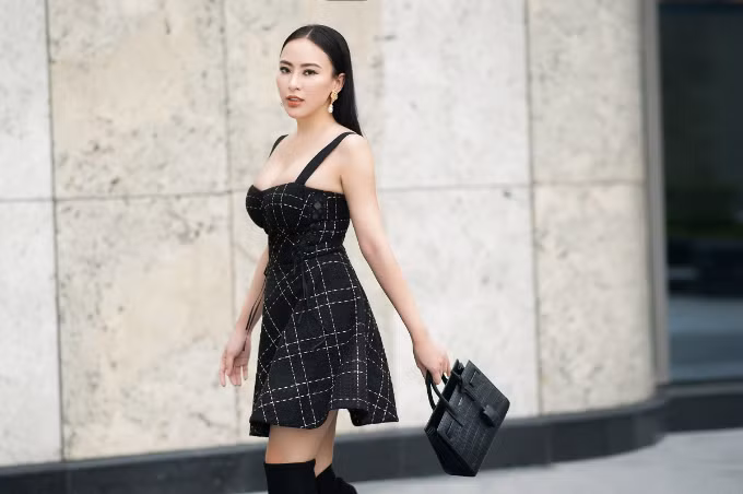 Khởi nghiệp với một cửa hàng làm đẹp nhỏ cách đây 6 năm, đến nay, Thu Hoàng đã gây dựng hai thẩm mỹ viện lớn mang thương hiệu Beauty Center by Tấm ở Hà Nội và TP HCM. Tiêu chí làm đẹp mà nữ doanh nhân trẻ theo đuổi là sự tiện lợi, nhanh chóng nhưng đảm bảo chất lượng mà không can thiệp dao kéo.