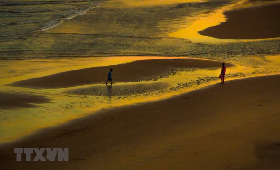  Hoàng hôn trên Bãi Sau, biển Vũng Tàu. (Ảnh: Duy Khương/TTXVN)