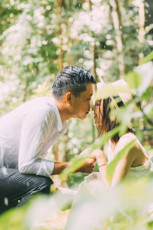 Kết thúc quãng đời học sinh, họ gặp lại nhau, tình yêu cứ thế bắt đầu như một điều vốn lẽ. Đúng như câu nói “cái gì là của mình thì đi một vòng cũng sẽ quay về bên nhau”.