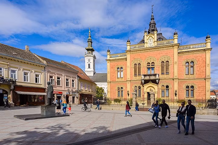  Novi Sad, Serbia. Thị trấn có nhiều viện bảo tàng, phòng trưng bày và các di tích.