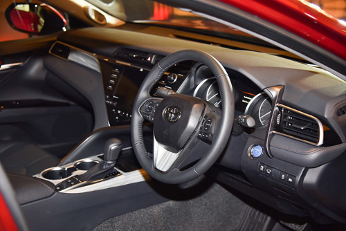 Nội thất Camry mới bổ sung nhiều công nghệ, tính năng tiện ích