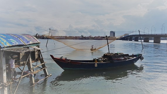 1 Giàn rớ của bà Ánh bên sông Nhật Lệ