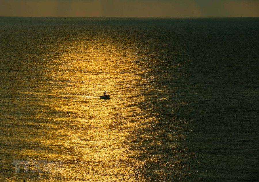 Bình minh trên Bãi Sau, biển Vũng Tàu. (Ảnh: Duy Khương/TTXVN)