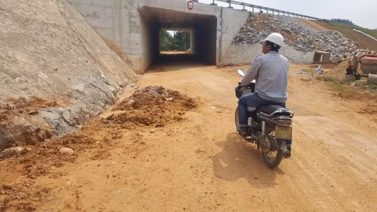 Taluy đoạn cao tốc mới đưa vào khánh thành ngày 2-9 bị xói lở