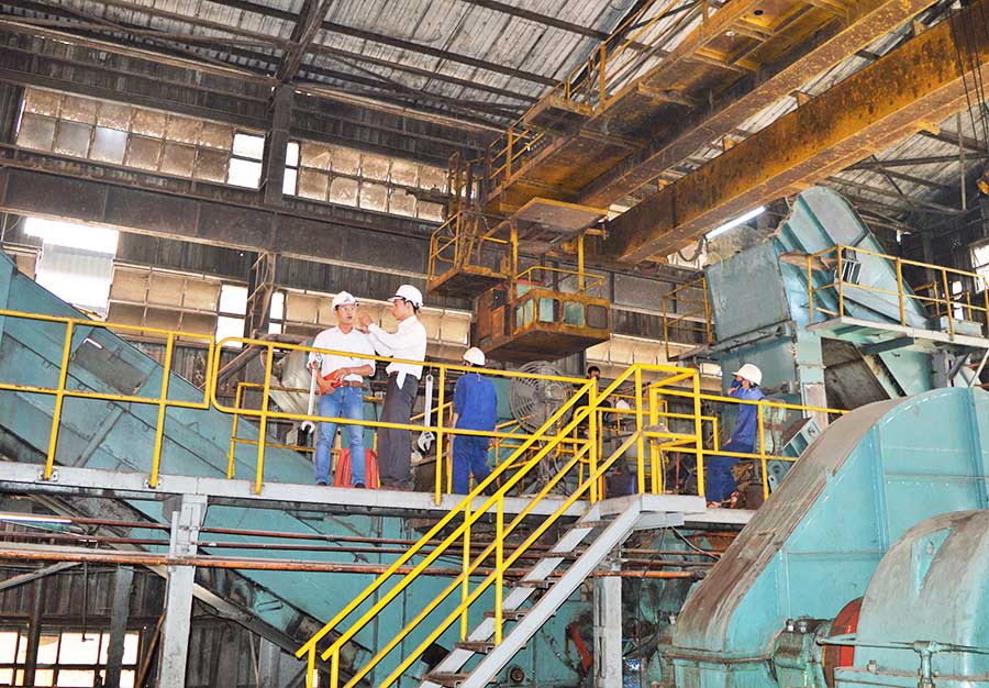 Kiểm tra công tác an toàn vệ sinh lao động tại Nhà máy Đường An Khê. Ảnh: Đ.Y