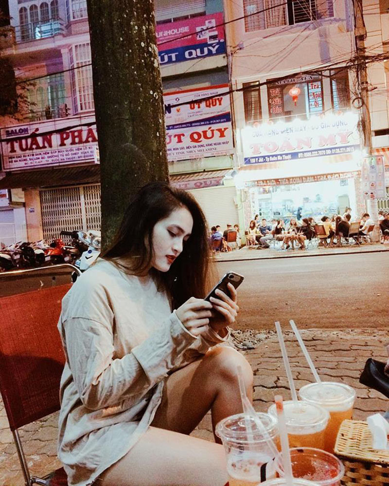 Thiếu nữ Ê Đê muốn giữ bí mật về chuyện tình cảm và không đặt cho mình hình mẫu bạn trai lý tưởng.  Thiếu nữ Ê Đê muốn giữ bí mật về chuyện tình cảm và không đặt cho mình hình mẫu bạn trai lý tưởng.