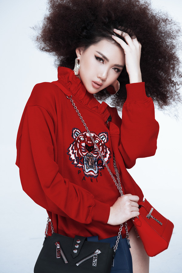 Hiện người đẹp hoạt động trong làng giải trí với vai trò người mẫu. Cô dự định thử sức với cả lĩnh vực phim ảnh. Hiện người đẹp hoạt động trong làng giải trí với vai trò người mẫu. Cô dự định thử sức với cả lĩnh vực phim ảnh.