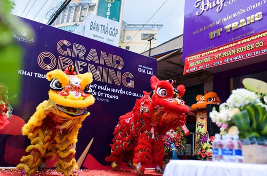 Các tiết mục hoành tráng lần lượt được gửi đến quý vị quan khách.