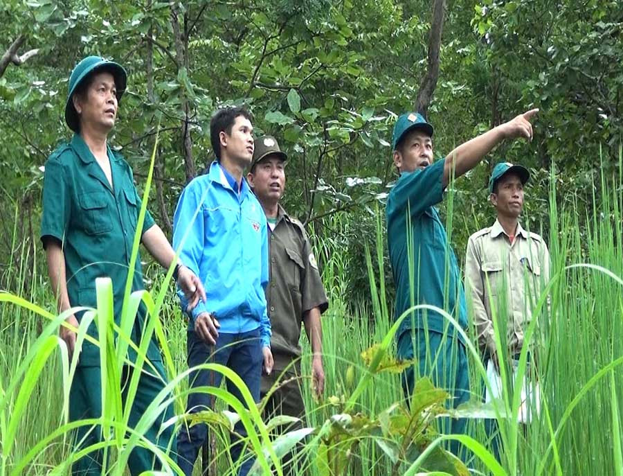 Các lực lượng của xã phối hợp tuần tra. Ảnh: Phương Dung