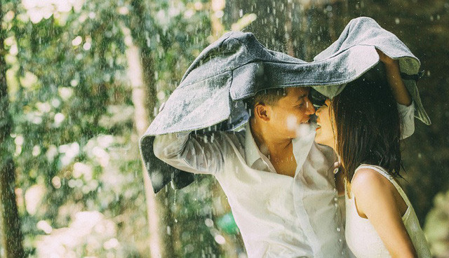 Tình yêu của cặp đôi này chính là minh chứng rằng không phải tình đầu nào cũng mỏng manh và dễ tan vỡ, chỉ cần chân thành dành trao nhau sự thương mến, vì nhau mà cố gắng, không buông bỏ nhau dù bất cứ lý do gì. Tình yêu của cặp đôi này chính là minh chứng rằng không phải tình đầu nào cũng mỏng manh và dễ tan vỡ, chỉ cần chân thành dành trao nhau sự thương mến, vì nhau mà cố gắng, không buông bỏ nhau dù bất cứ lý do gì.