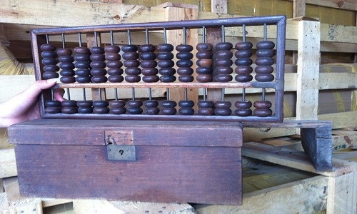  Chỉ cần nhìn qua là họ có thể nhận biết được đây là gỗ sưa.