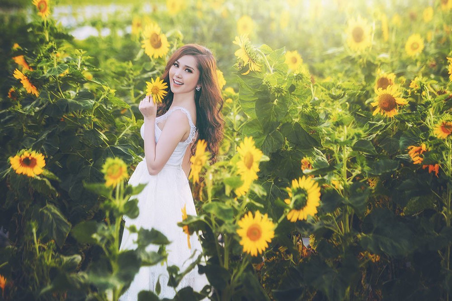  Vẻ trong sáng, dịu dàng của cô gái miền Tây khiến bao người say đắm.