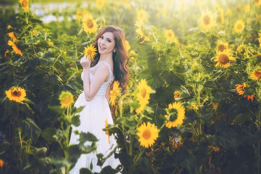  Vẻ trong sáng, dịu dàng của cô gái miền Tây khiến bao người say đắm.