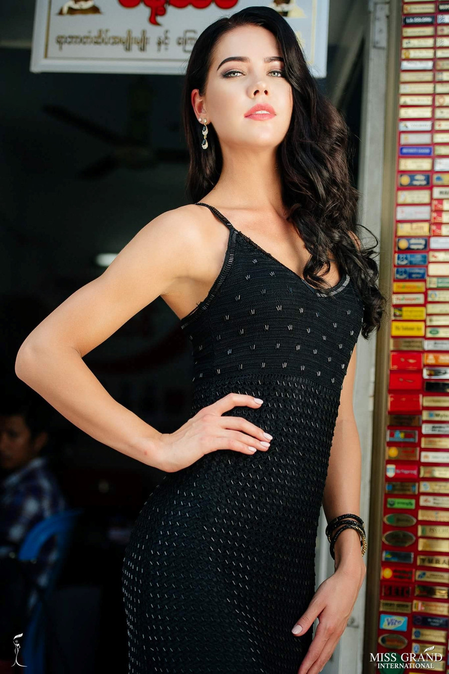 Ở khu vực châu Âu và châu Phi, người đẹp Estonia đẫn dầu lượt bầu chọn. Ảnh chân dung của cô được khen là có khí chất.