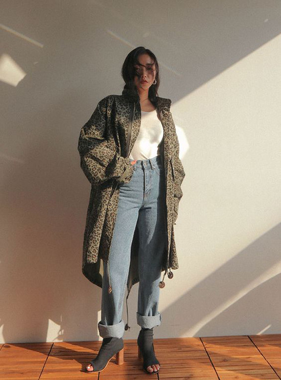  Các nhà mốt đưa hoạ tiết da thú vào nhiều kiểu dáng trang phục khác nhau để mang tới nhiều gợi ý trong việc phối đồ bắt mắt cùng xu hướng mới.