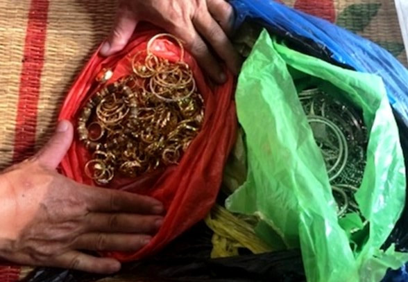 Tang vật thu giữ tại nhà Phạm Văn Cửu. (Ảnh: Q. An/nguồn: zing)