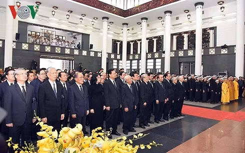Các đồng chí lãnh đạo Đảng, Nhà nước và nguyên lãnh đạo Đảng, Nhà nước dự lễ truy điệu nguyên Tổng Bí thư Đỗ Mười