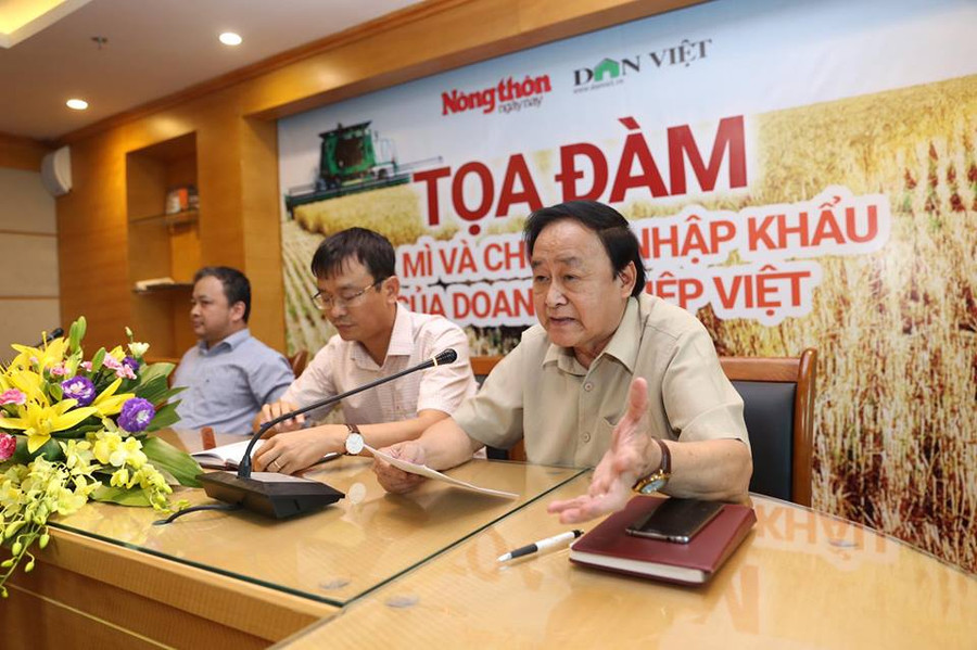 Chuyên gia Nguyễn Lân Hùng tại tọa đàm. Ảnh: Đàm Duy