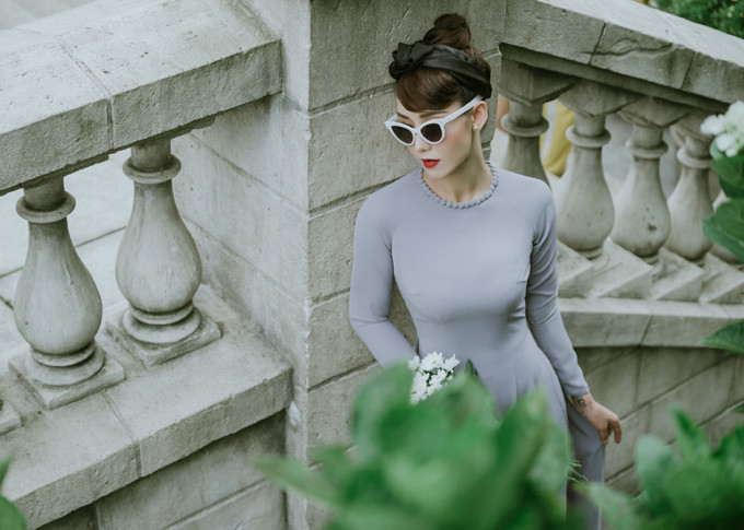 Mỗi khi thay trang phục, cô luôn chú trọng đổi kiểu tóc, phụ kiện, make-up sao cho hài hòa tổng thể và mang tới sự linh hoạt cho diện mạo. Mỗi khi thay trang phục, cô luôn chú trọng đổi kiểu tóc, phụ kiện, make-up sao cho hài hòa tổng thể và mang tới sự linh hoạt cho diện mạo.